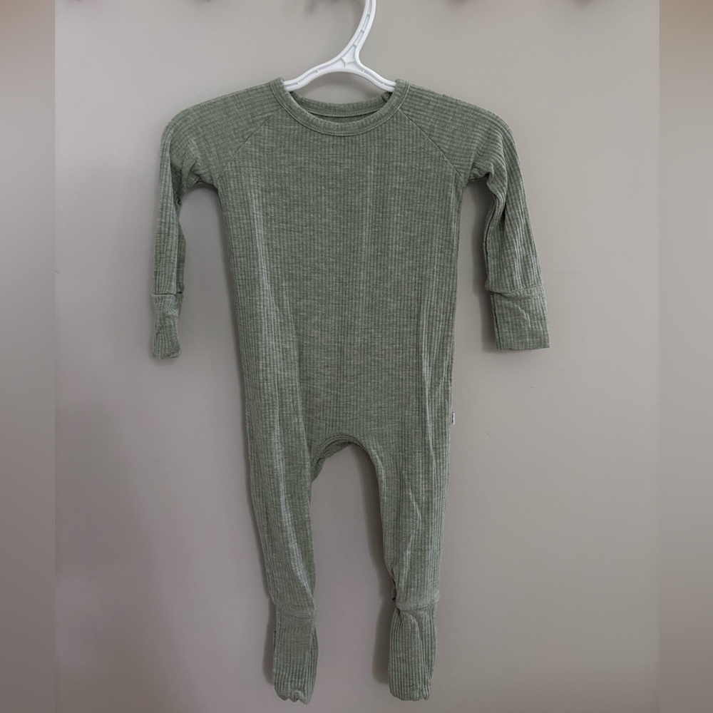 ittle Sleepies Ribbed Crescent Zippy in Heather Green 3-6M
$22